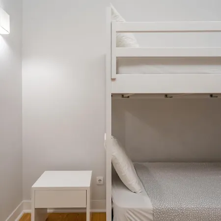 Akicity Marques Crimson Lisboa