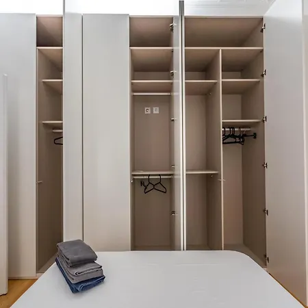 Apartment Akicity Marques Crimson *